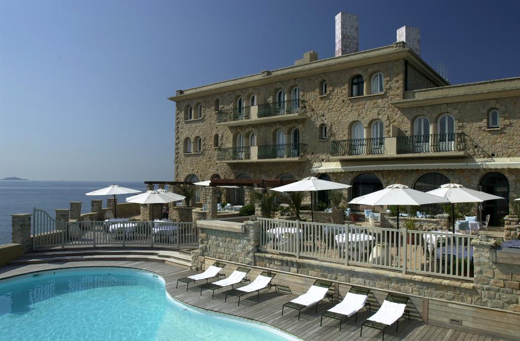 Hotel Delos - Ile De Bendor บ็องโดล ภายนอก รูปภาพ